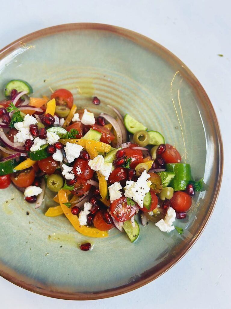 s2. greek salad       (horiatiki)